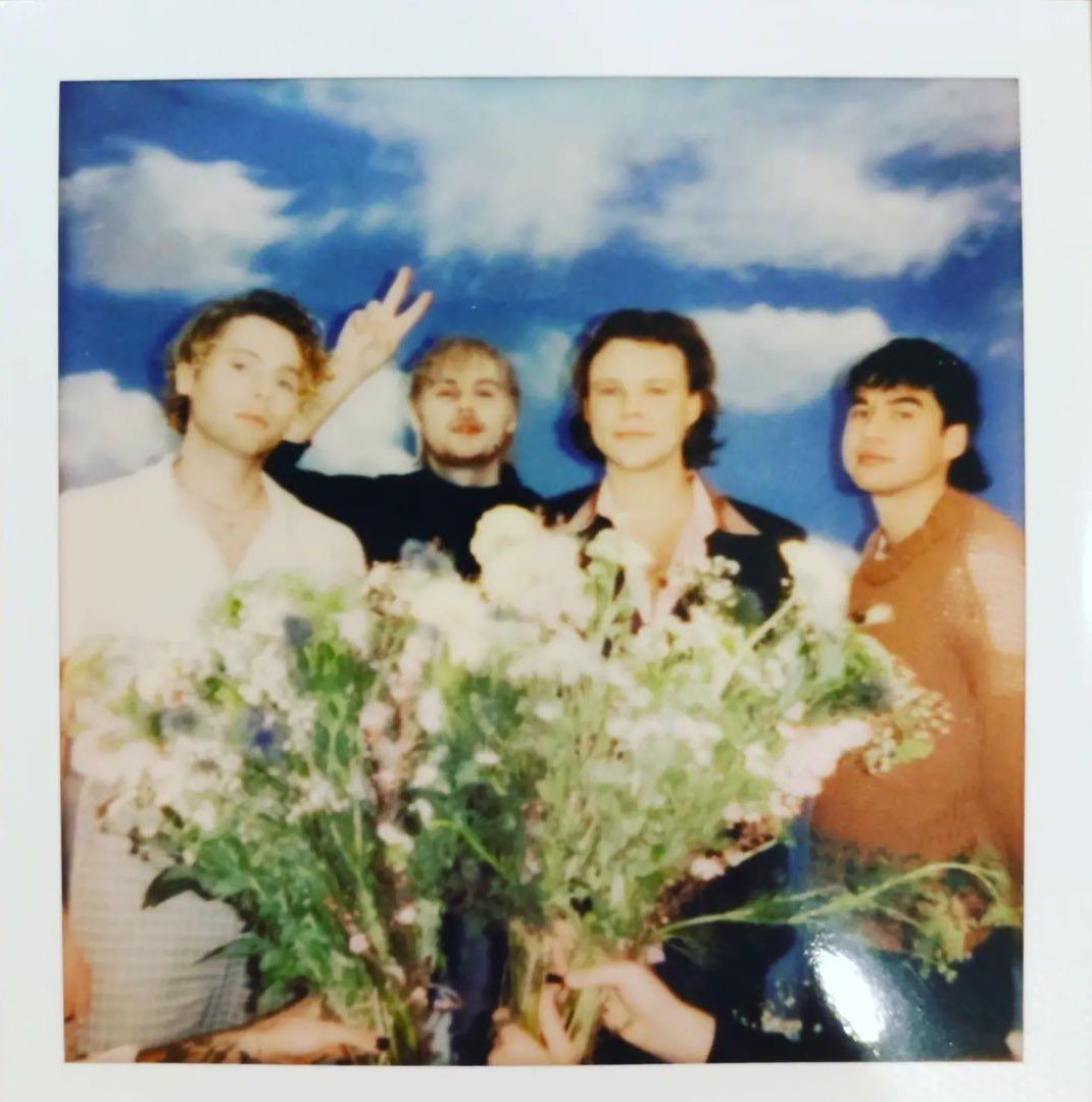5SOS photo