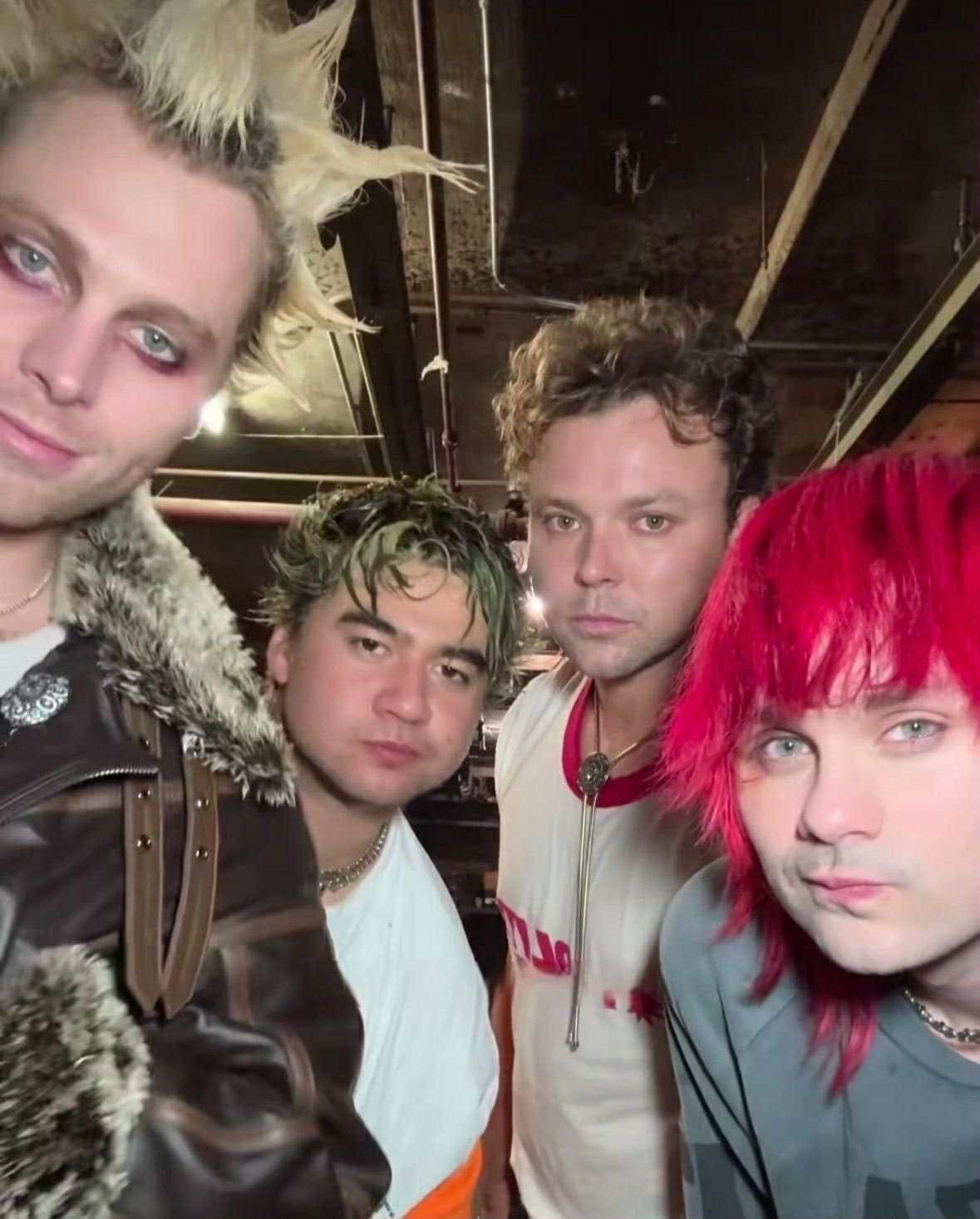 5SOS photo