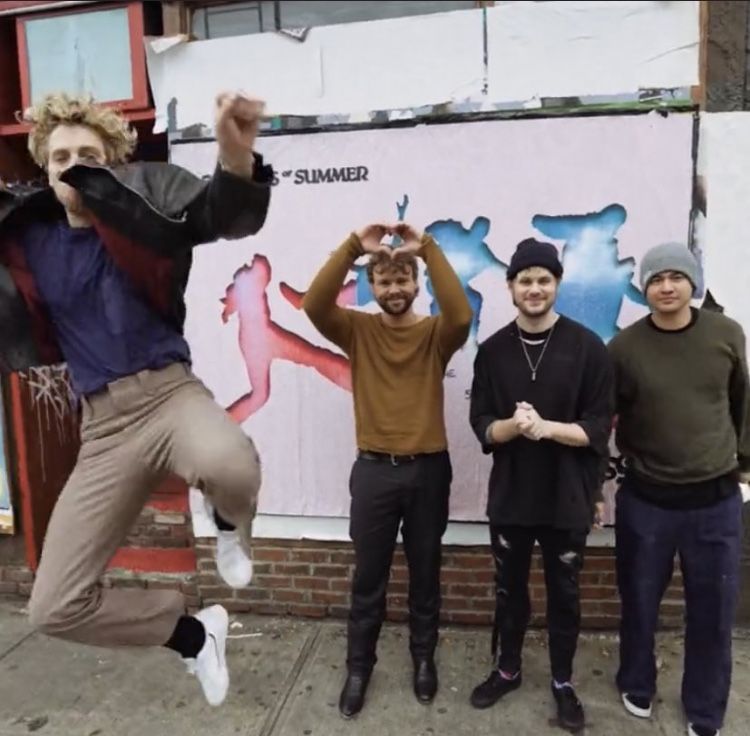 5SOS photo